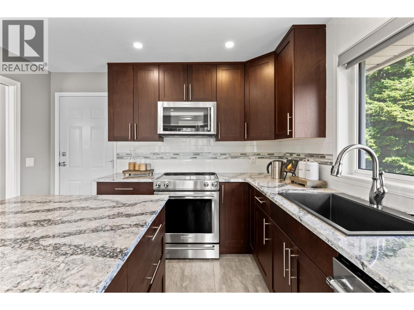 2934 Juniper Crescent, Sorrento, BC