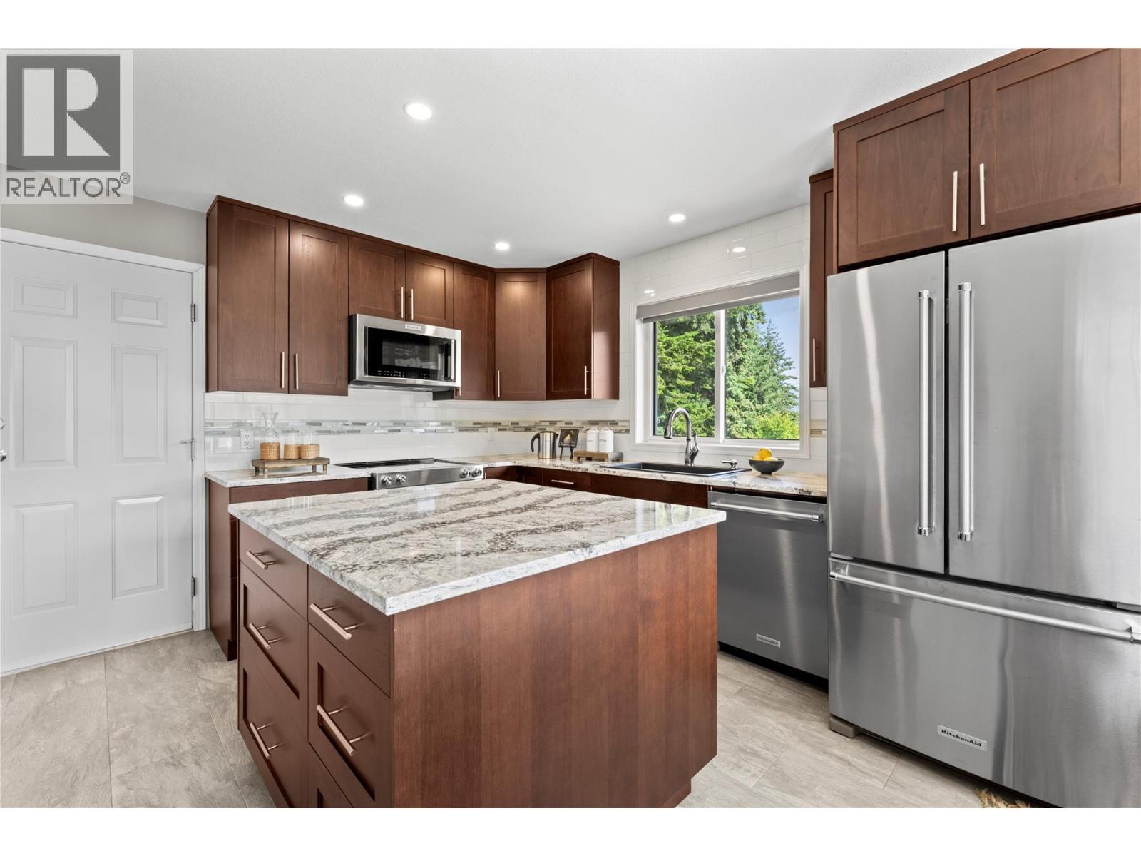 2934 Juniper Crescent, Sorrento, BC