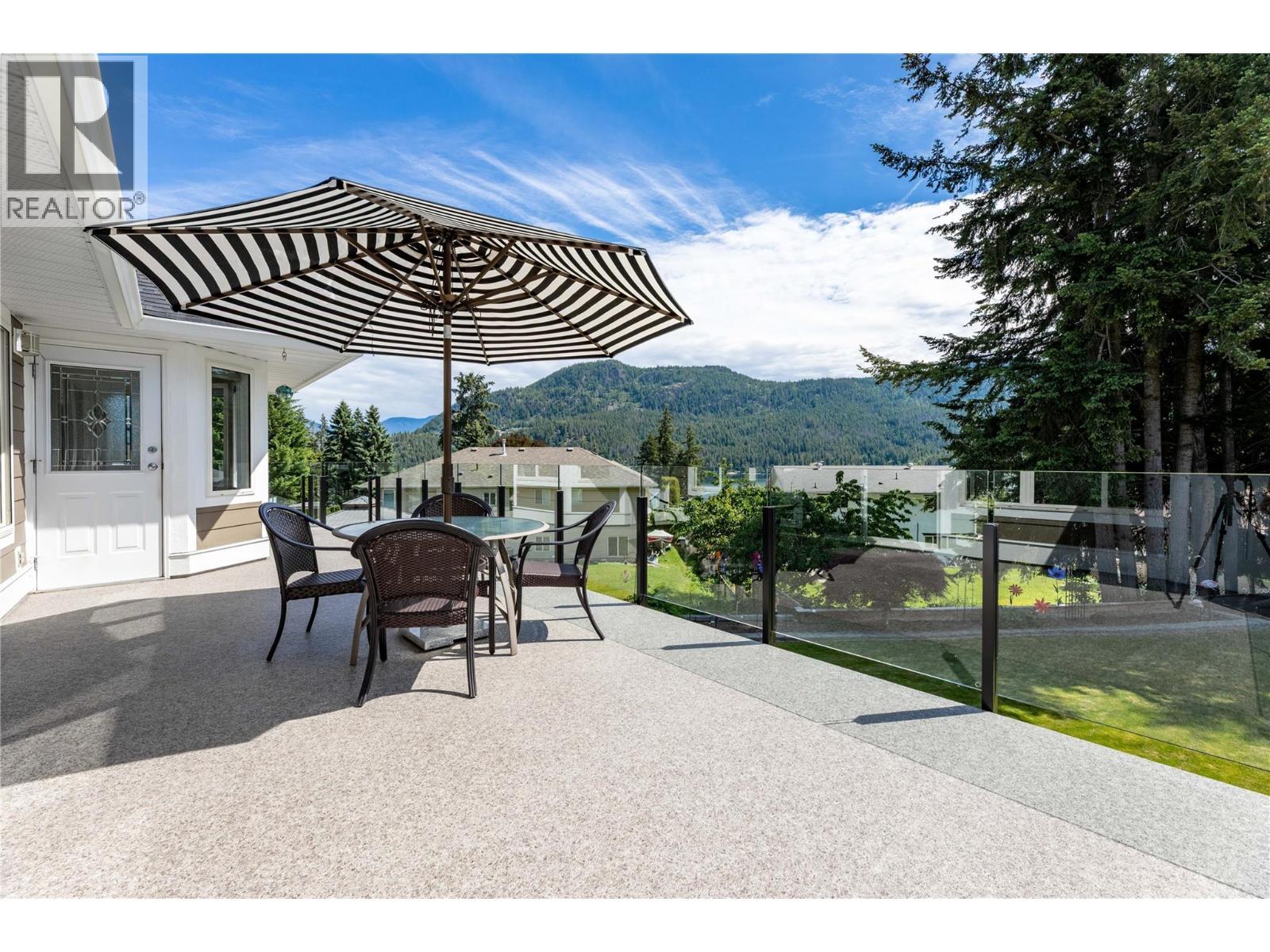 2934 Juniper Crescent, Sorrento, BC