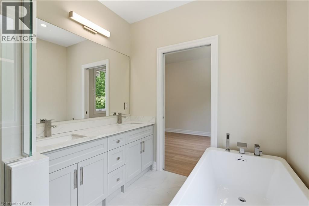 112 Forks Road E, Welland, ON