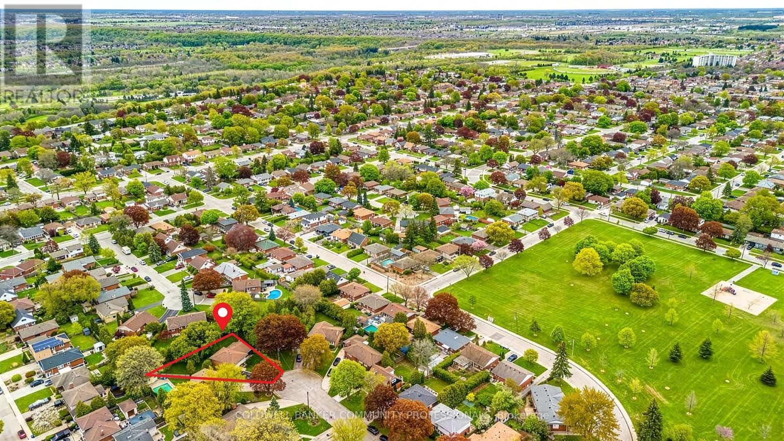 Walk to Fay Park & community hockey rink=priceless - 23 Keen Court, Hamilton, ON