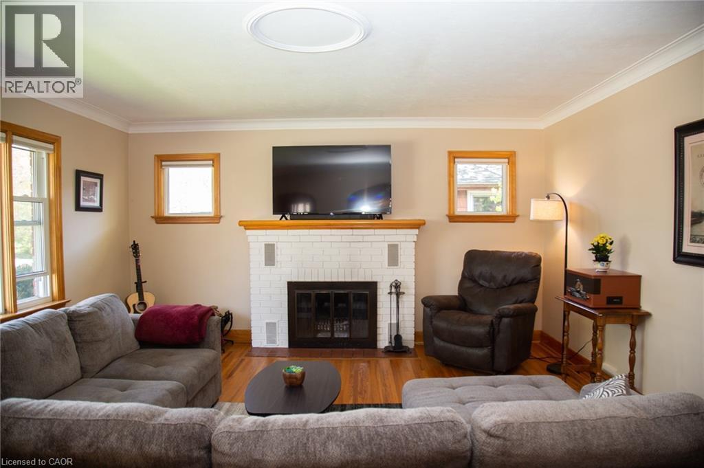 42 Hawthorne Avenue, Simcoe, ON - Indoor Photo Showing Living Room With Fireplace