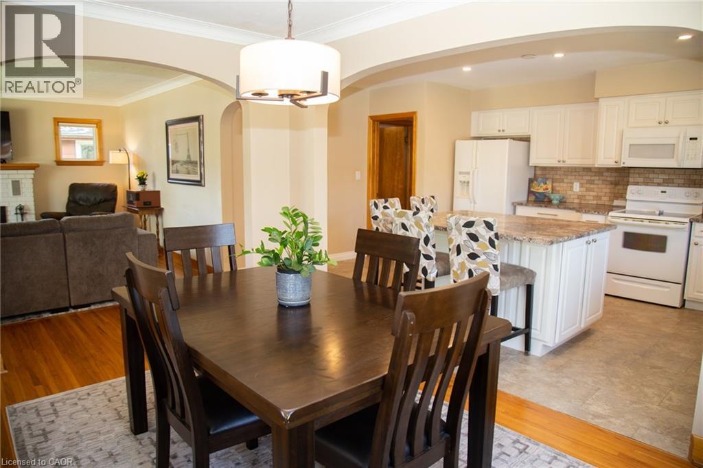42 Hawthorne Avenue, Simcoe, ON - Indoor Photo Showing Dining Room