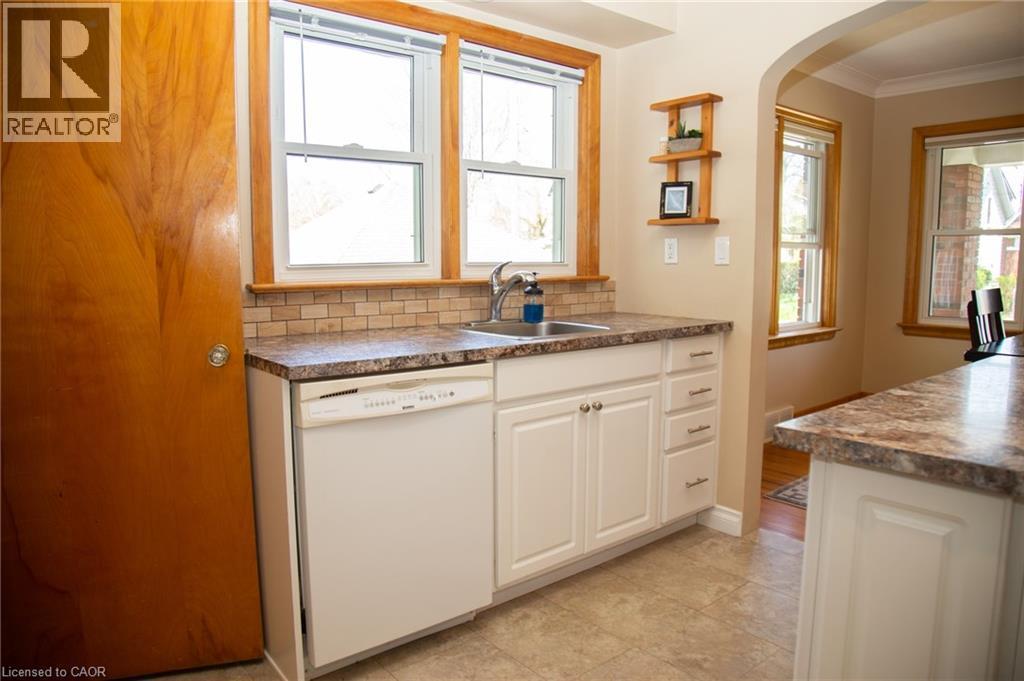 42 Hawthorne Avenue, Simcoe, ON - Indoor Photo Showing Kitchen