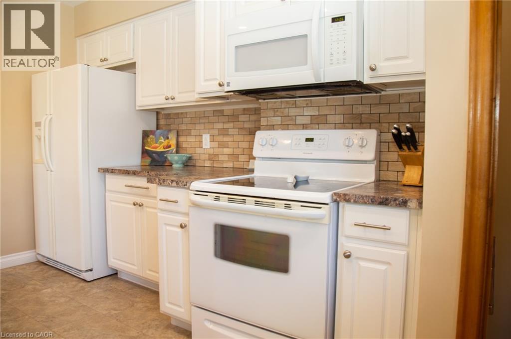 42 Hawthorne Avenue, Simcoe, ON - Indoor Photo Showing Kitchen