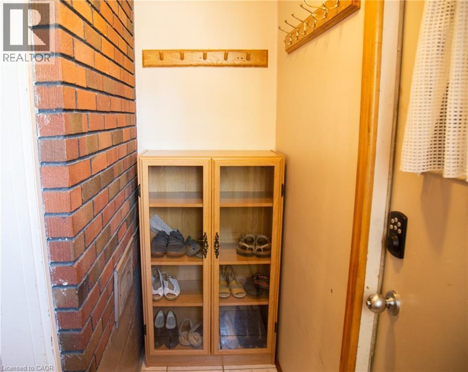 42 Hawthorne Avenue, Simcoe, ON - Indoor