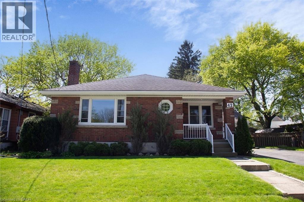 42 Hawthorne Avenue, Simcoe, ON - Outdoor With Deck Patio Veranda