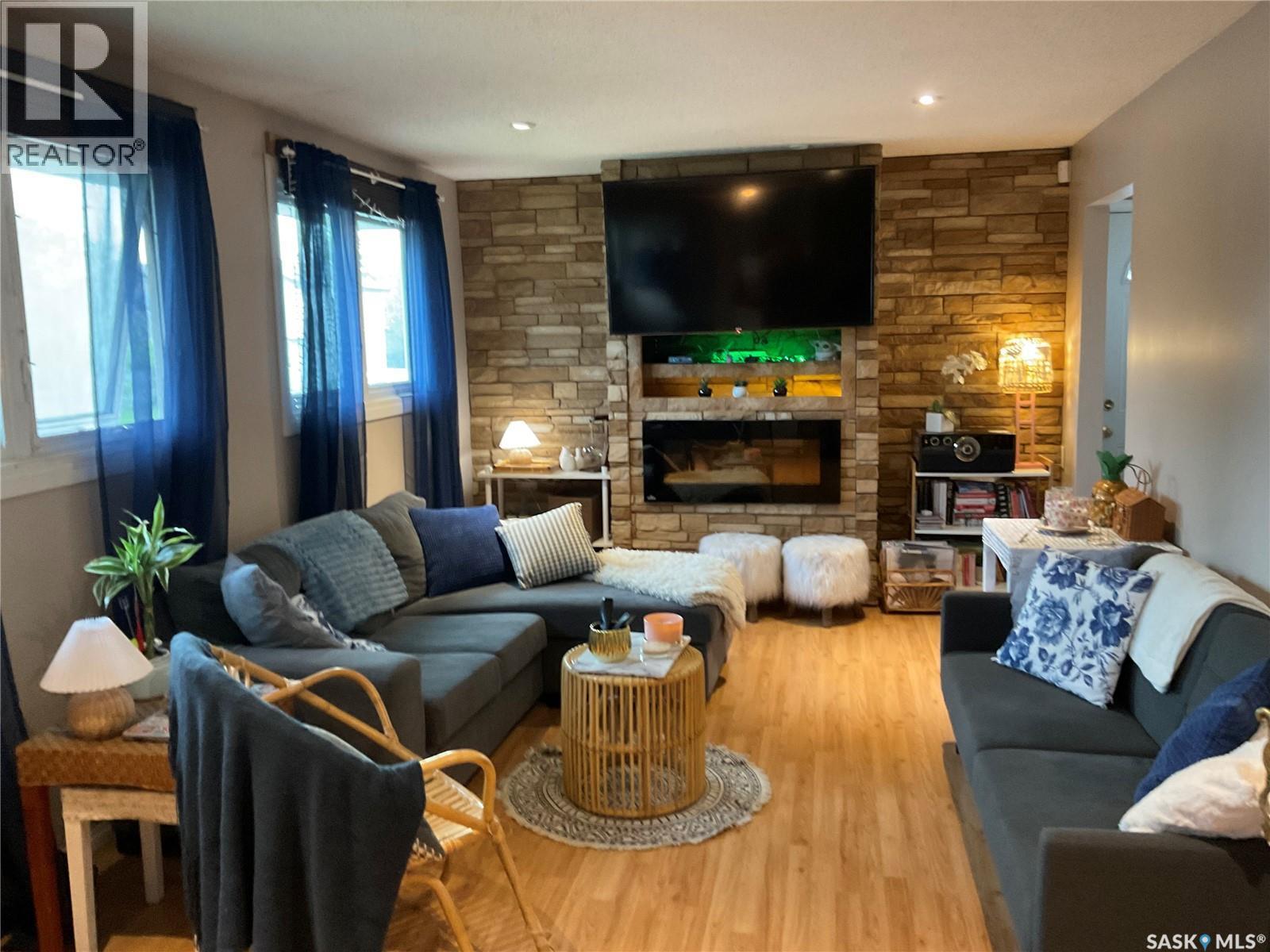 302 Dunlop Street, Saskatoon, SK