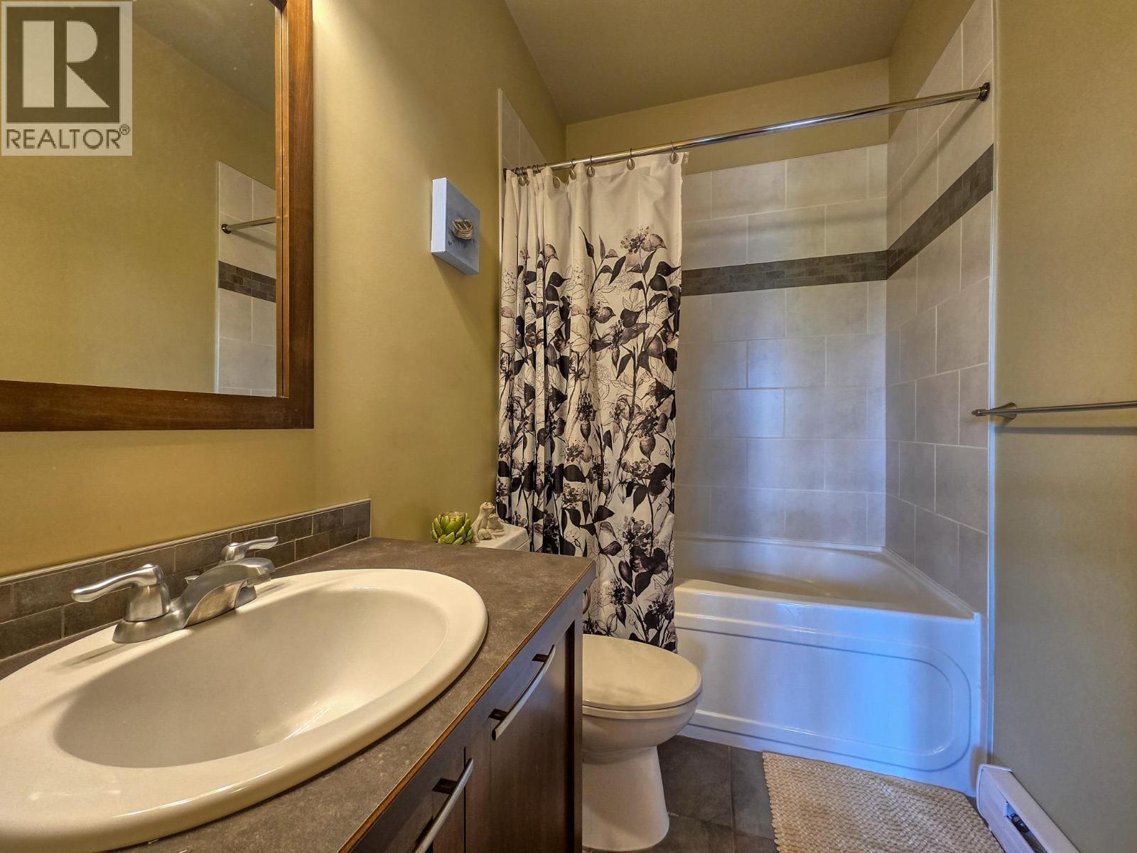 905 7Th Avenue Unit# 201, Invermere, BC