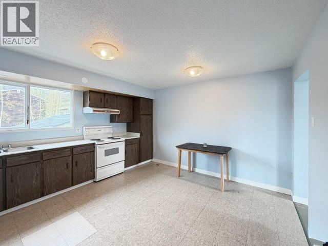 18-20 Harper Street, Faro, YT