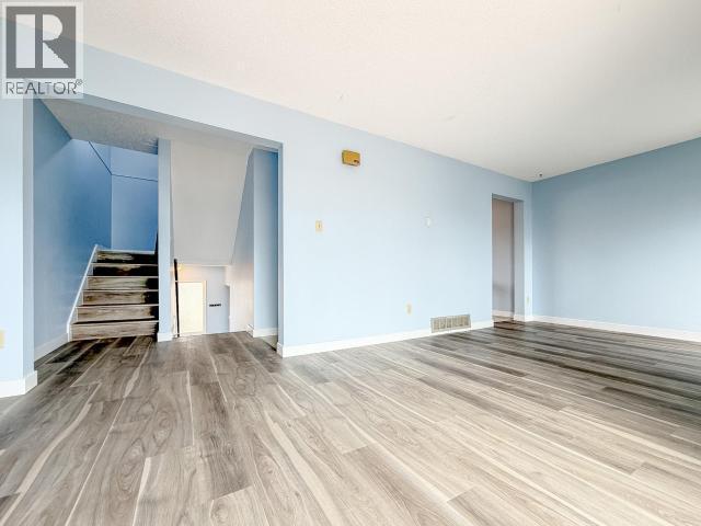 18-20 Harper Street, Faro, YT