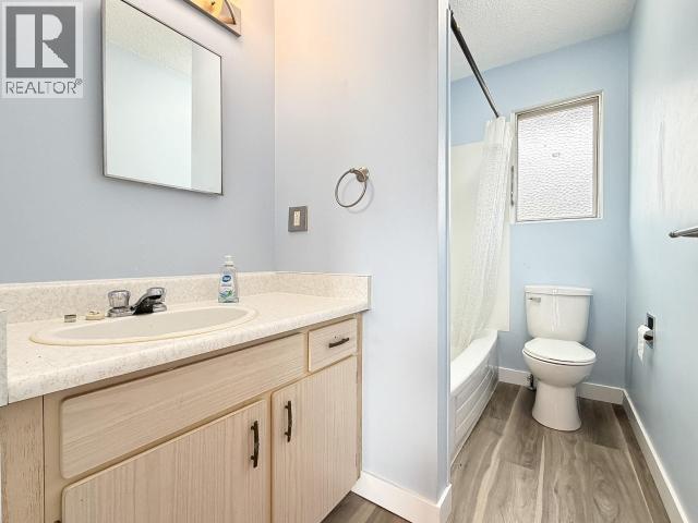 18-20 Harper Street, Faro, YT
