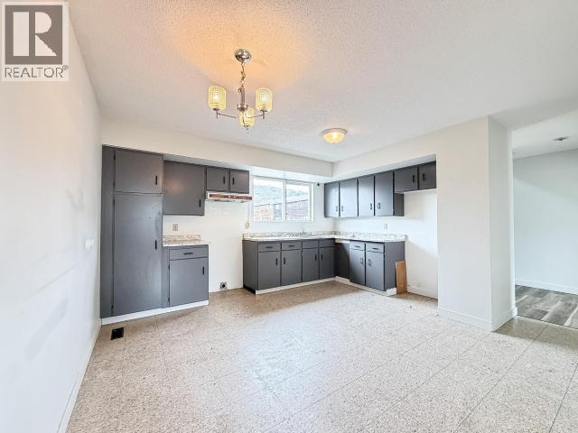 18-20 Harper Street, Faro, YT