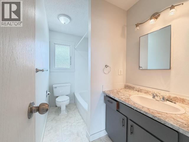 18-20 Harper Street, Faro, YT