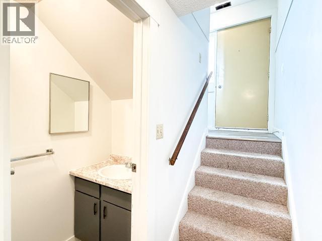 18-20 Harper Street, Faro, YT