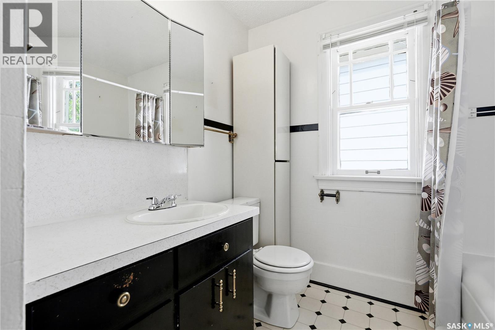 525 5Th Street E, Saskatoon, SK