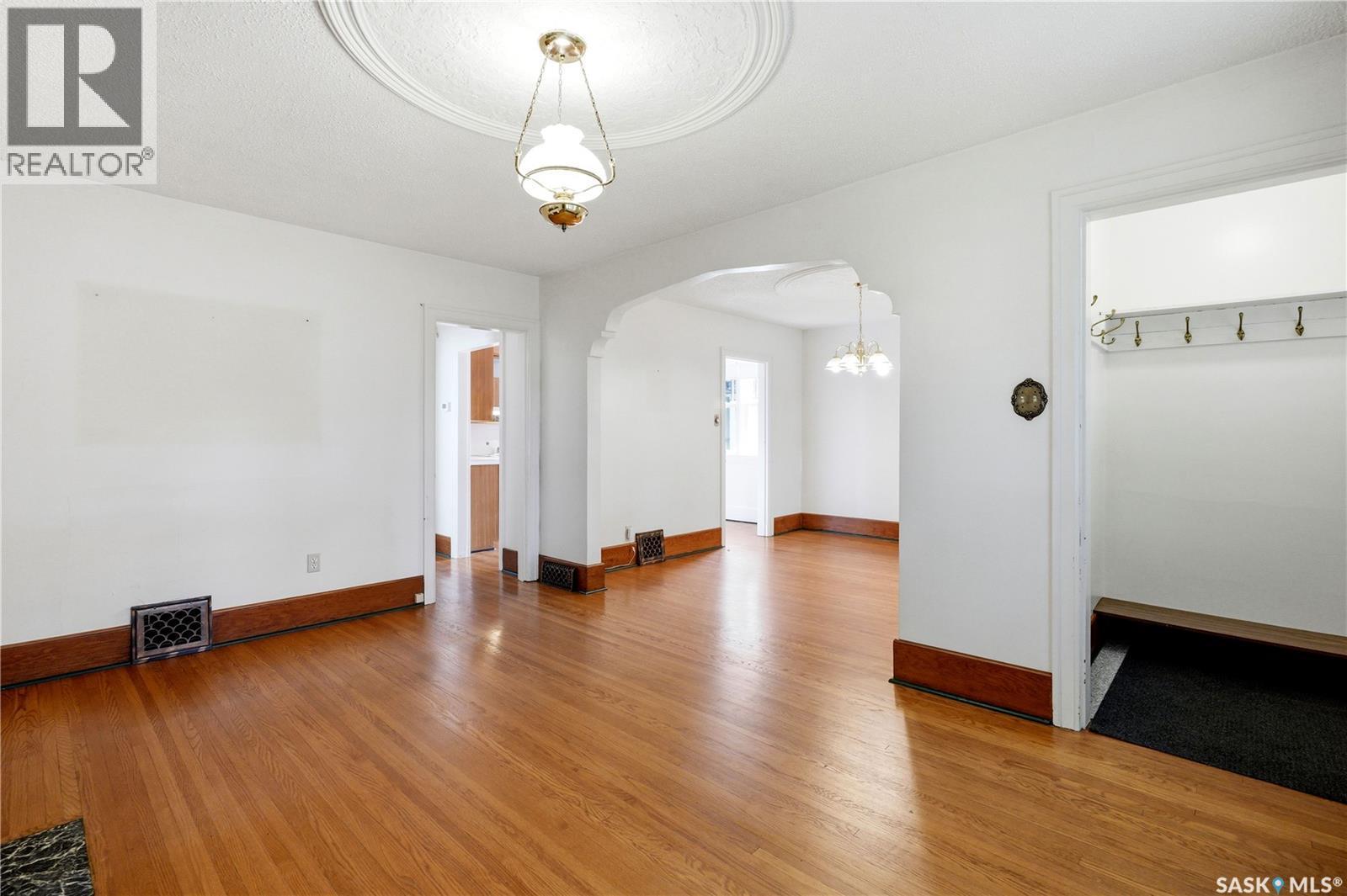 525 5Th Street E, Saskatoon, SK