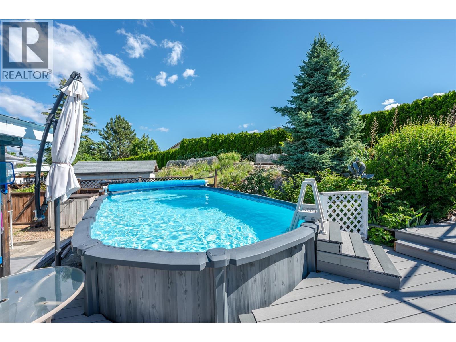 Above-ground pool - 6763 Meadows Drive, Oliver, BC