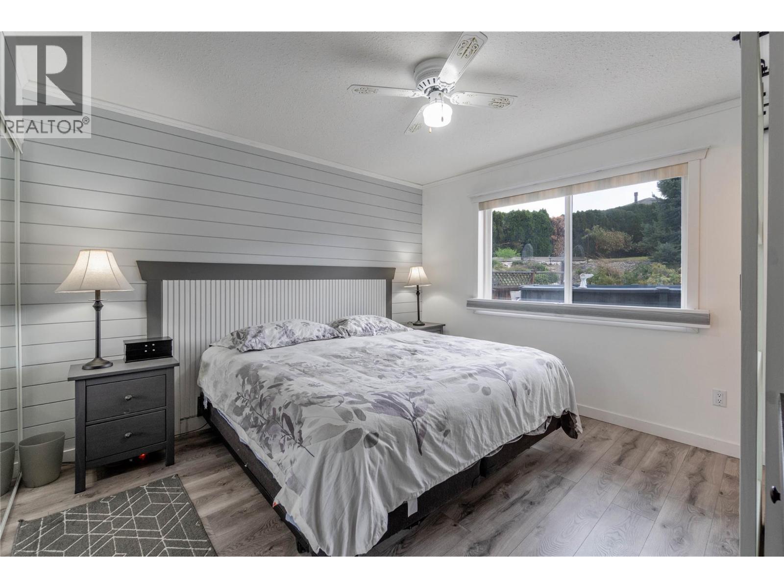 Primary bedroom - main level - 6763 Meadows Drive, Oliver, BC