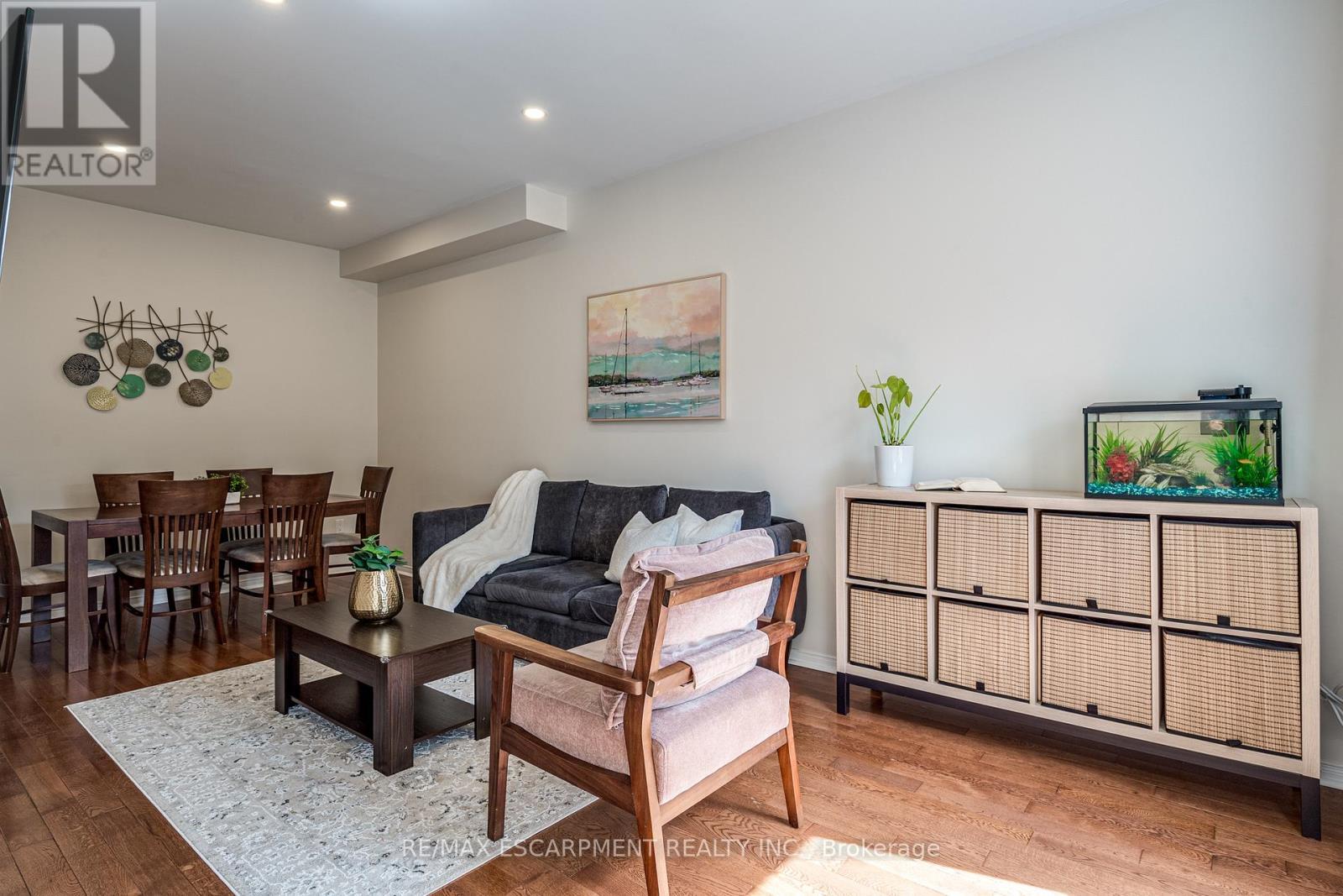 24 - 10 Davidson Boulevard, Hamilton, ON