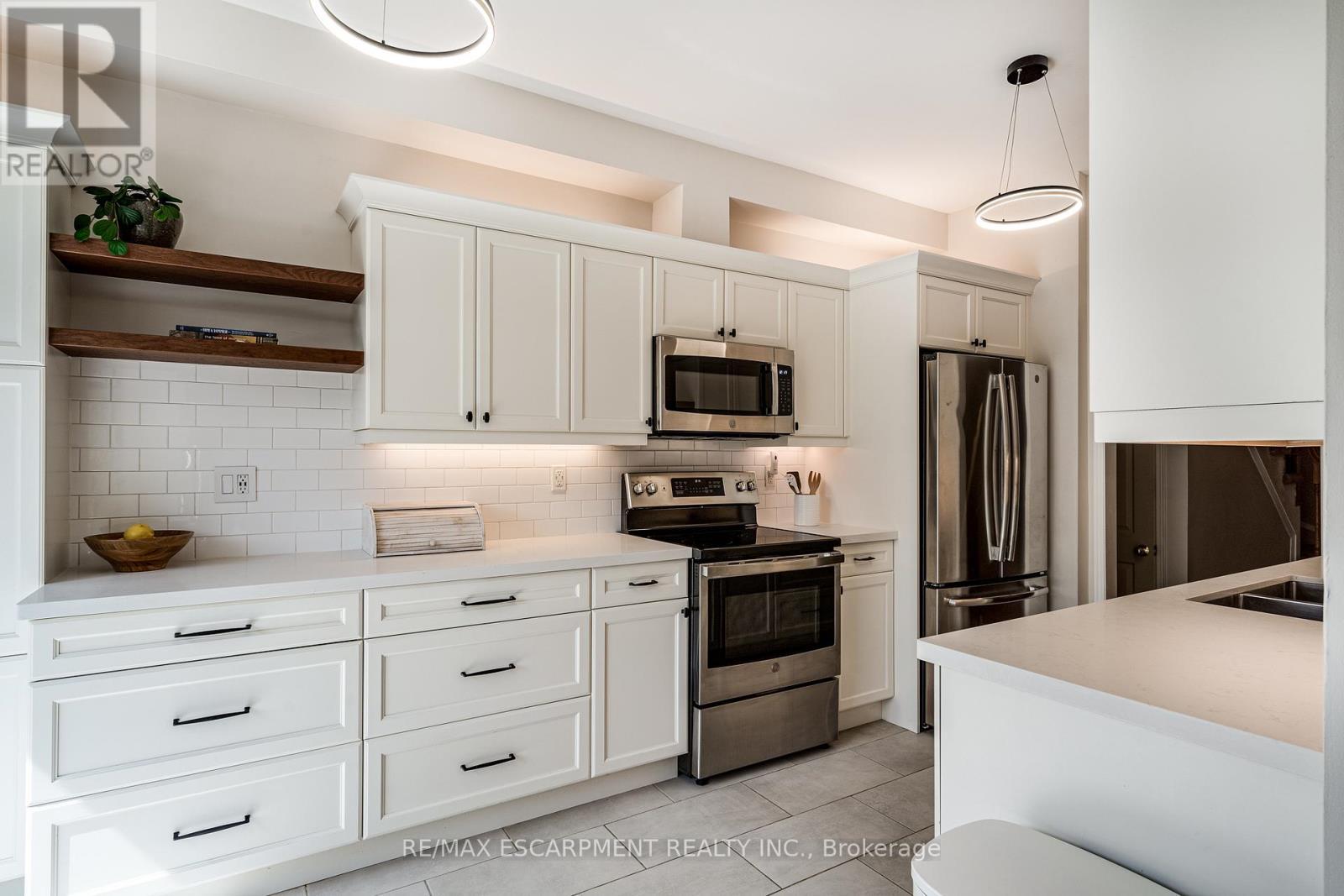24 - 10 Davidson Boulevard, Hamilton, ON