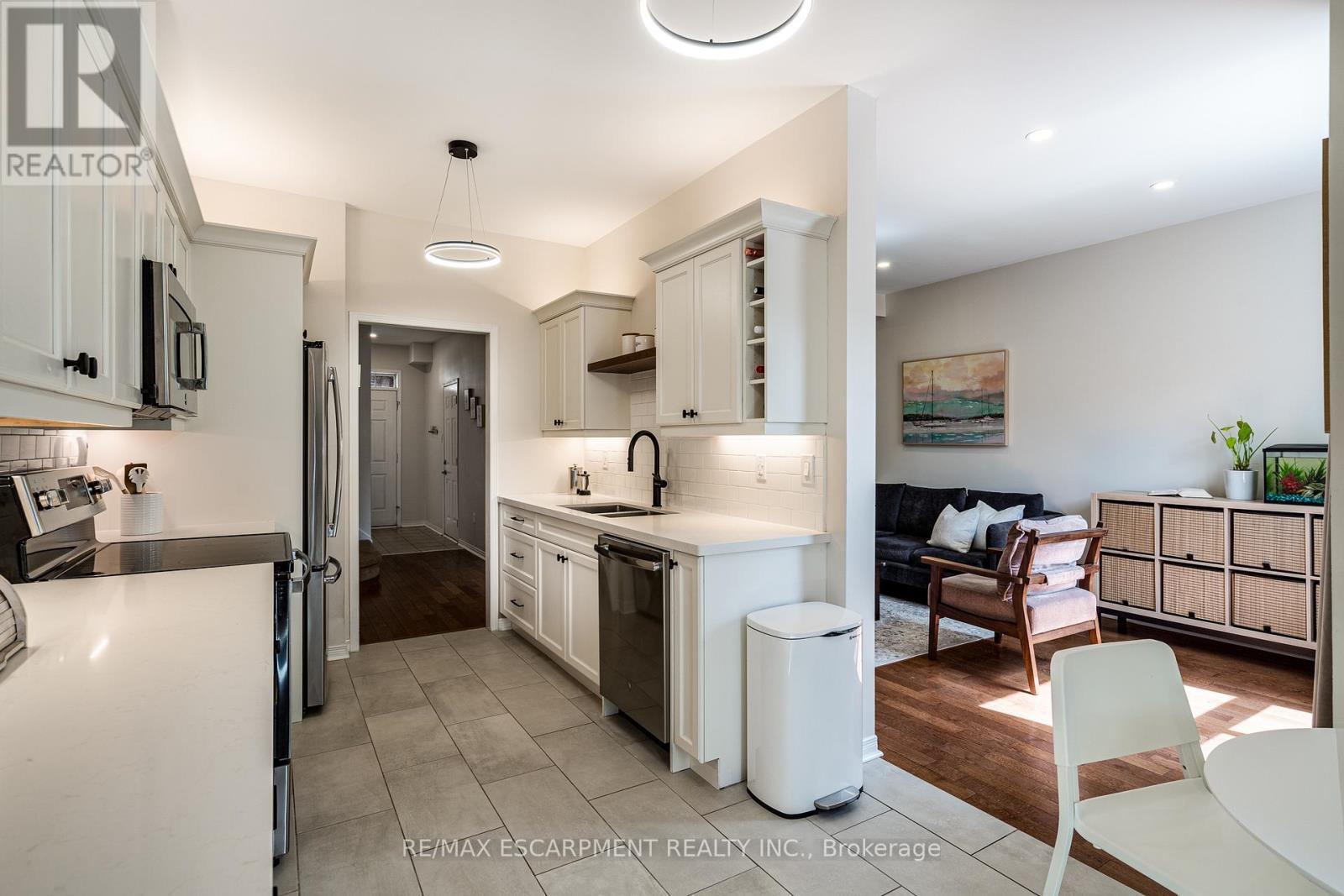 24 - 10 Davidson Boulevard, Hamilton, ON