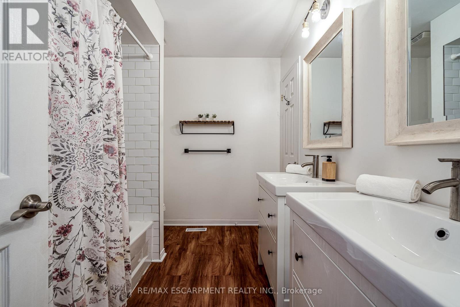24 - 10 Davidson Boulevard, Hamilton, ON