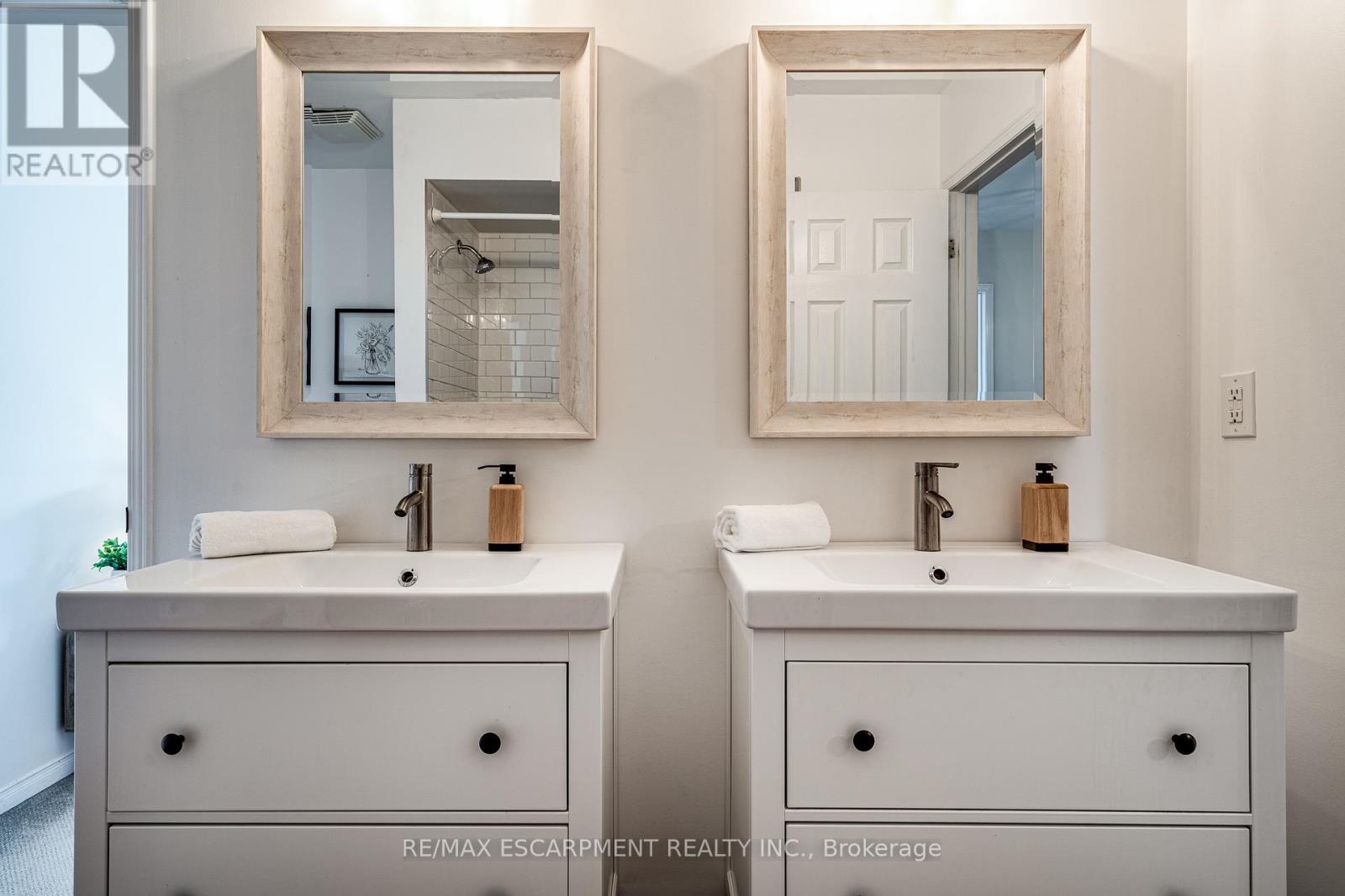 24 - 10 Davidson Boulevard, Hamilton, ON
