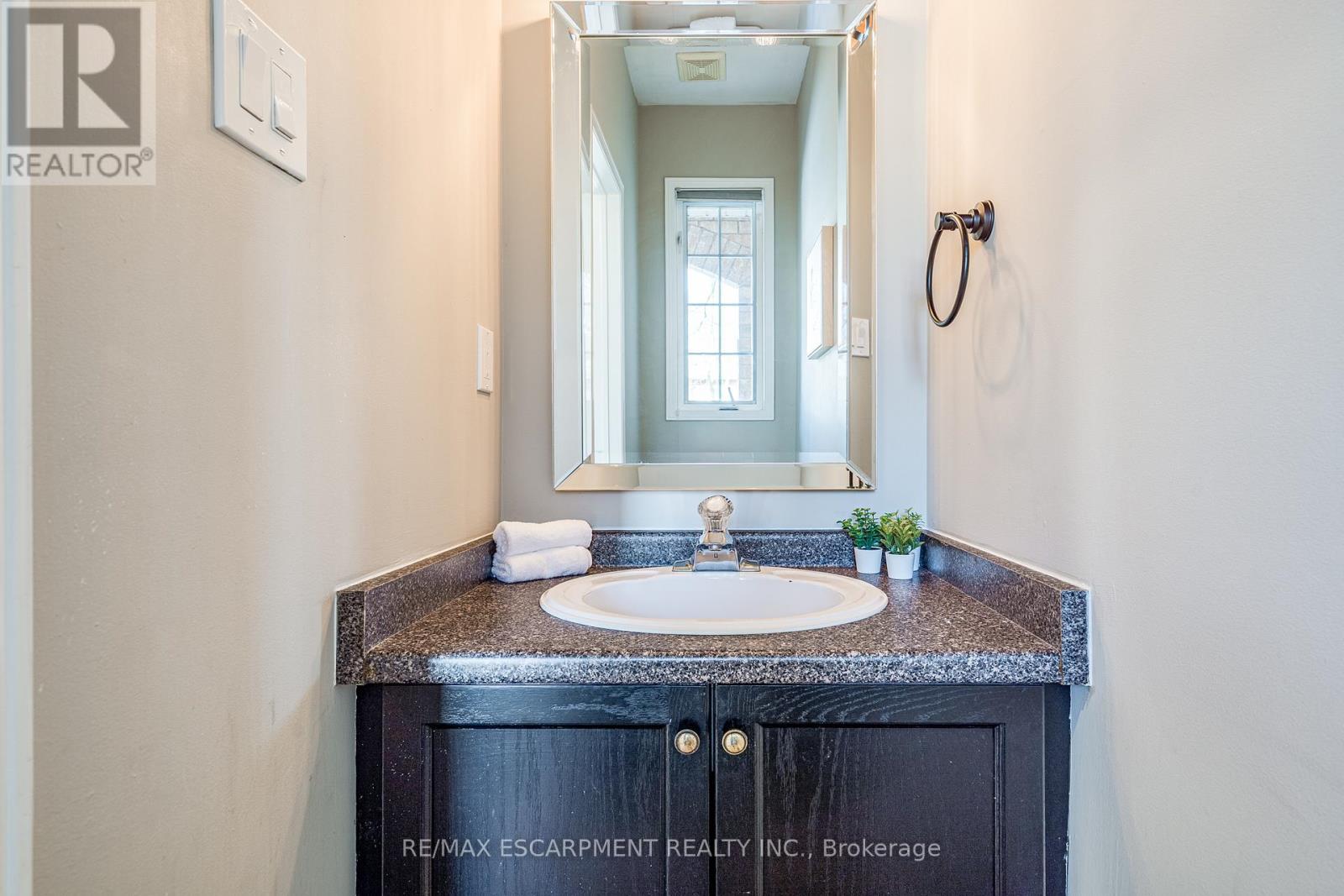 24 - 10 Davidson Boulevard, Hamilton, ON