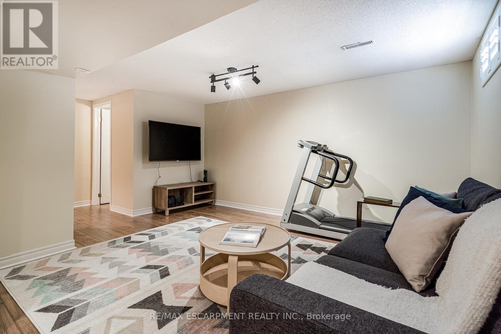 24 - 10 Davidson Boulevard, Hamilton, ON