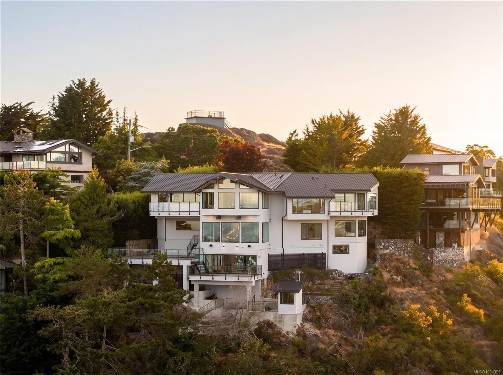 121 Denison Rd, Oak Bay, BC
