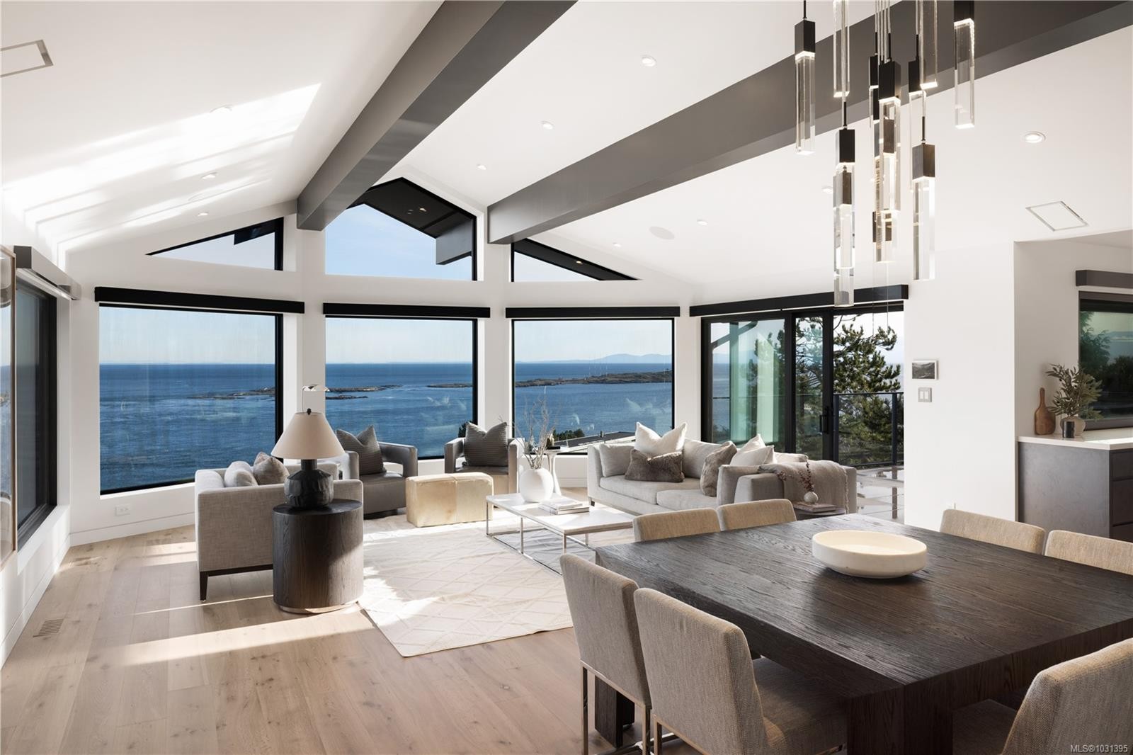 121 Denison Rd, Oak Bay, BC