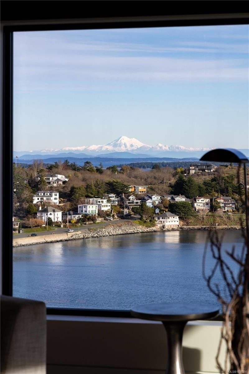 121 Denison Rd, Oak Bay, BC