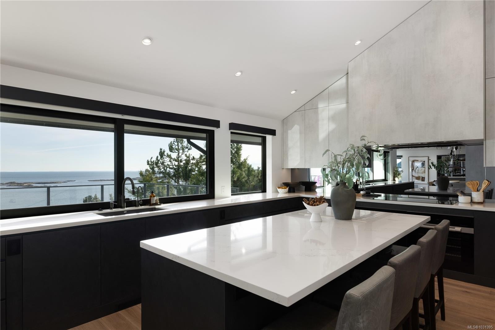 121 Denison Rd, Oak Bay, BC