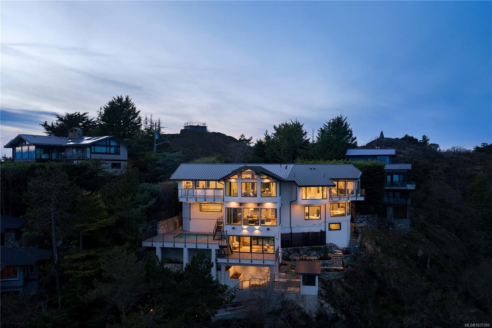 121 Denison Rd, Oak Bay, BC