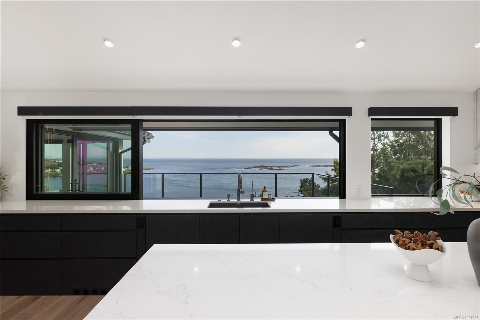 121 Denison Rd, Oak Bay, BC