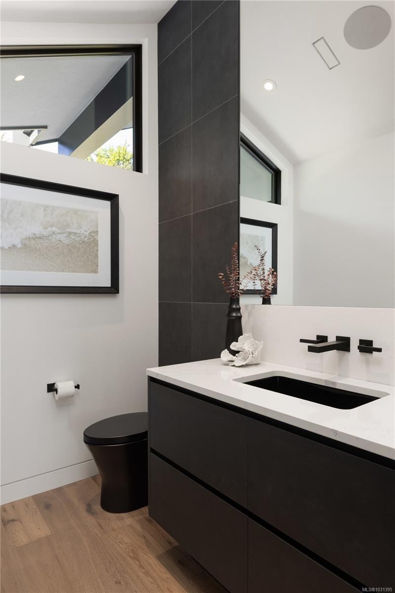 121 Denison Rd, Oak Bay, BC