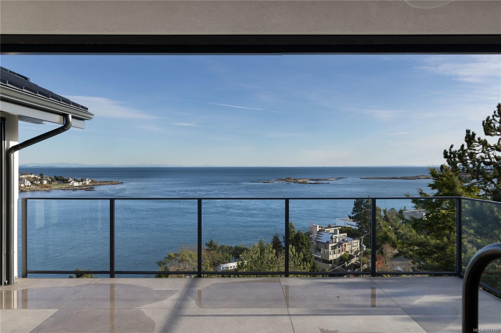 121 Denison Rd, Oak Bay, BC