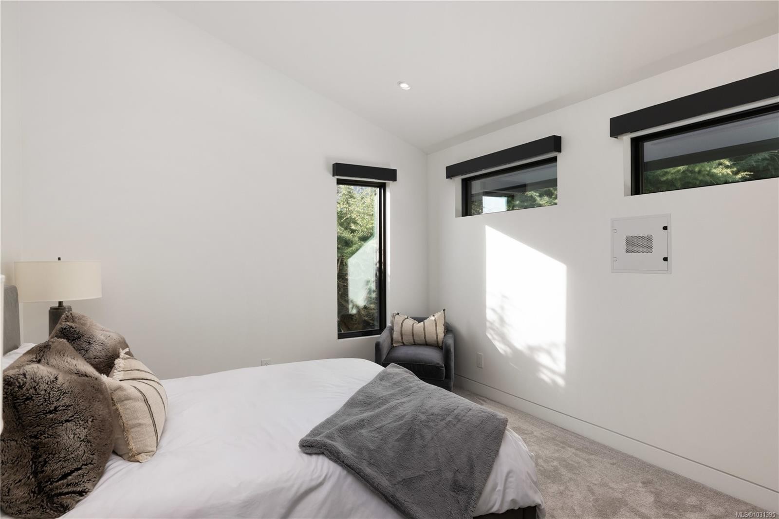121 Denison Rd, Oak Bay, BC
