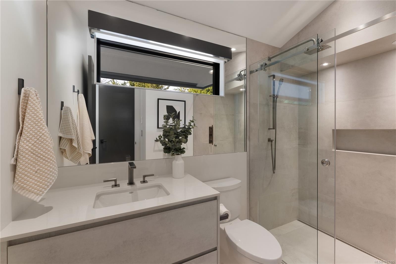 121 Denison Rd, Oak Bay, BC
