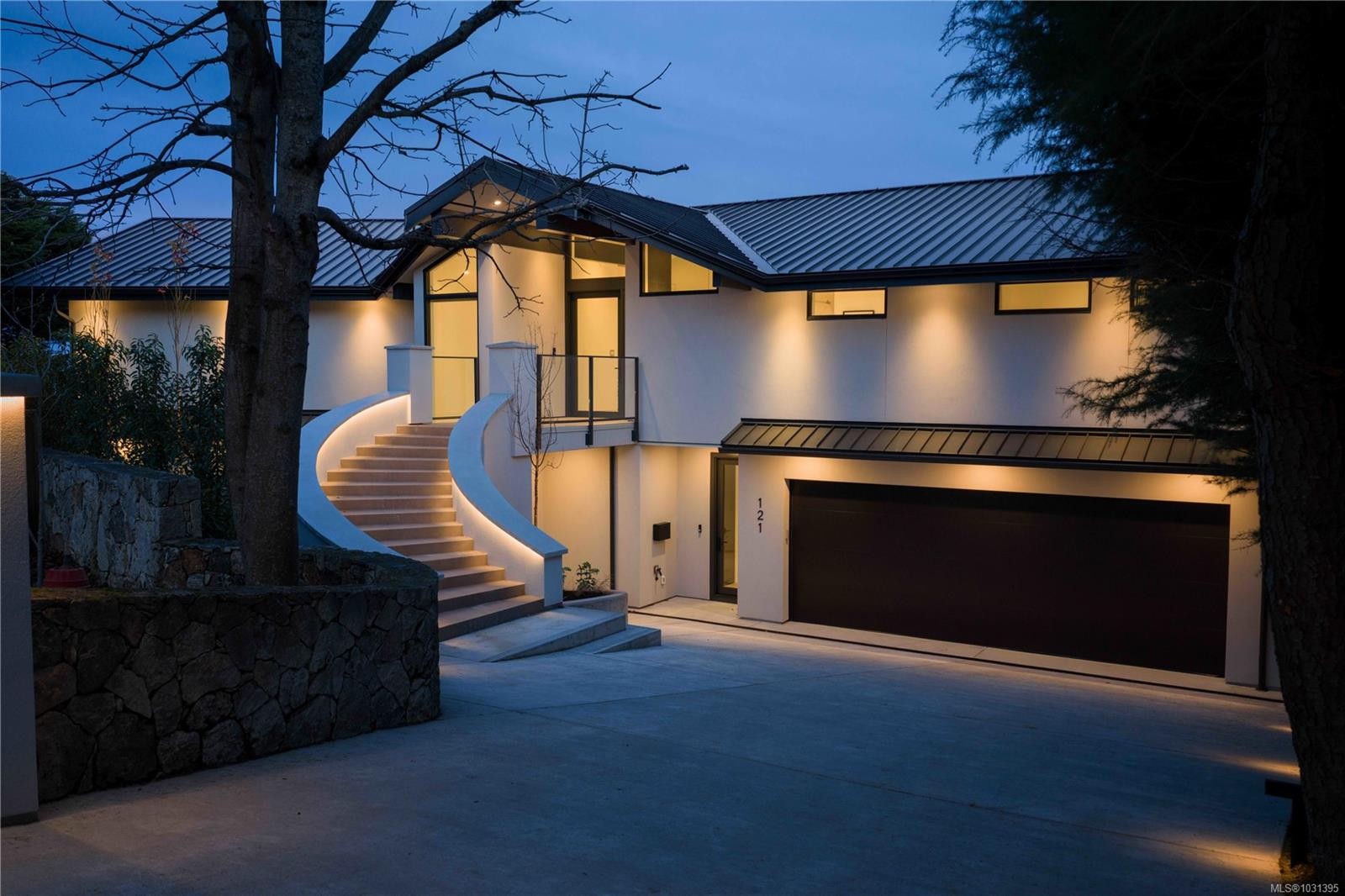 121 Denison Rd, Oak Bay, BC