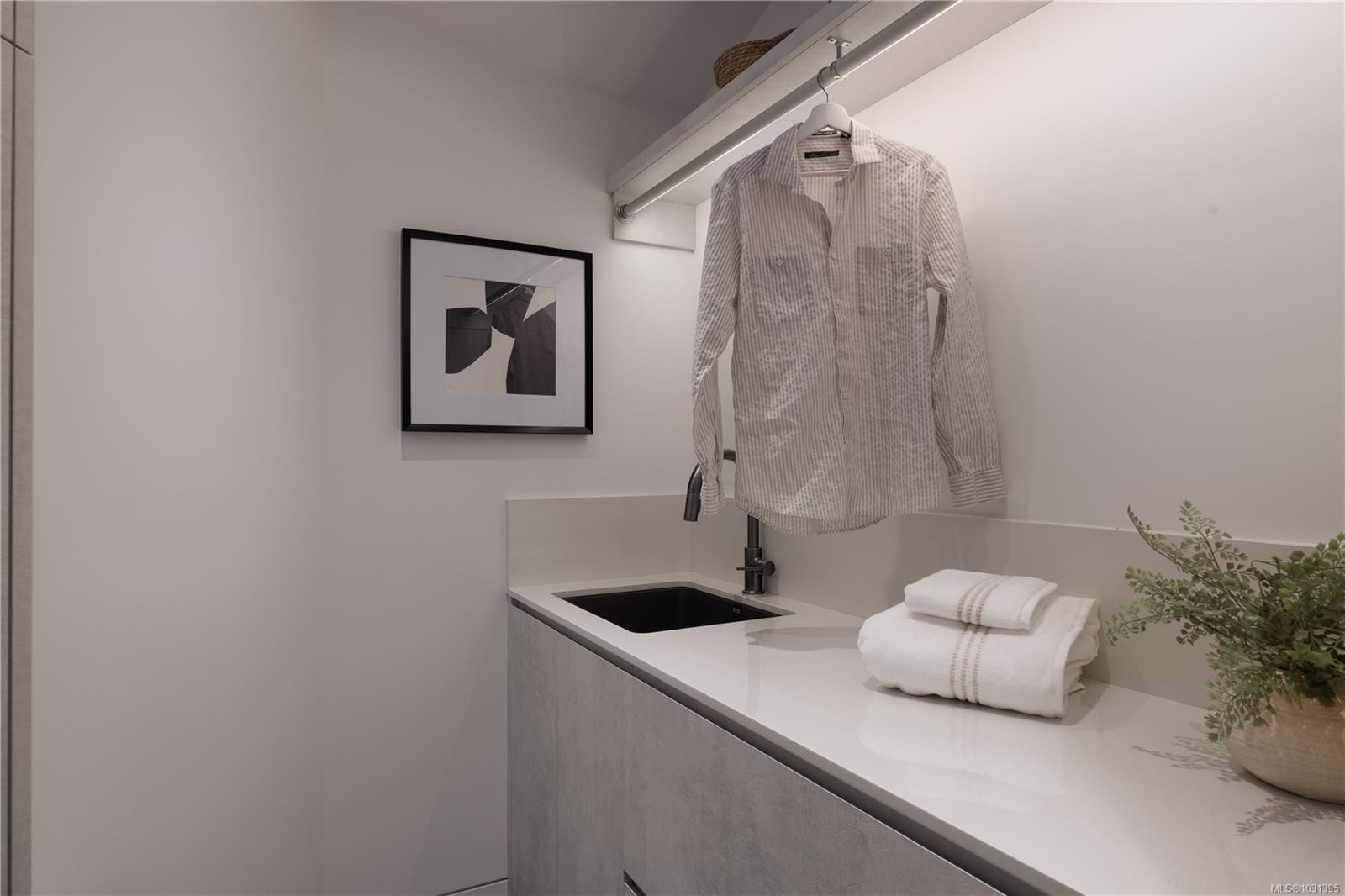 121 Denison Rd, Oak Bay, BC