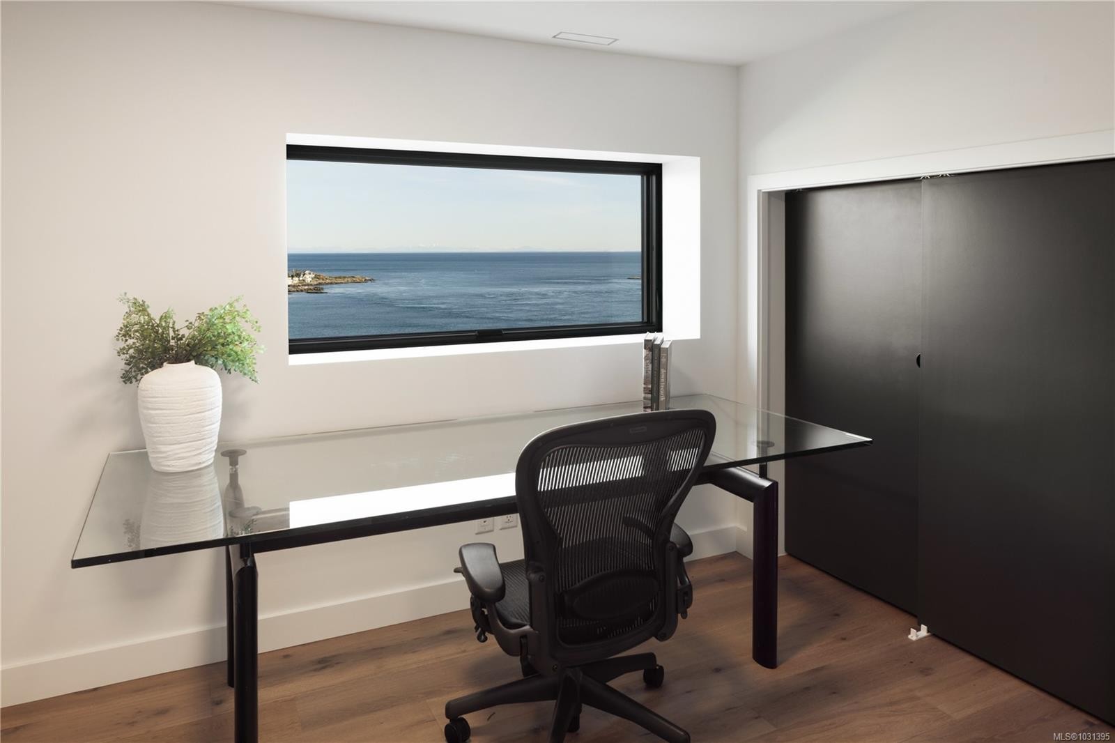 121 Denison Rd, Oak Bay, BC