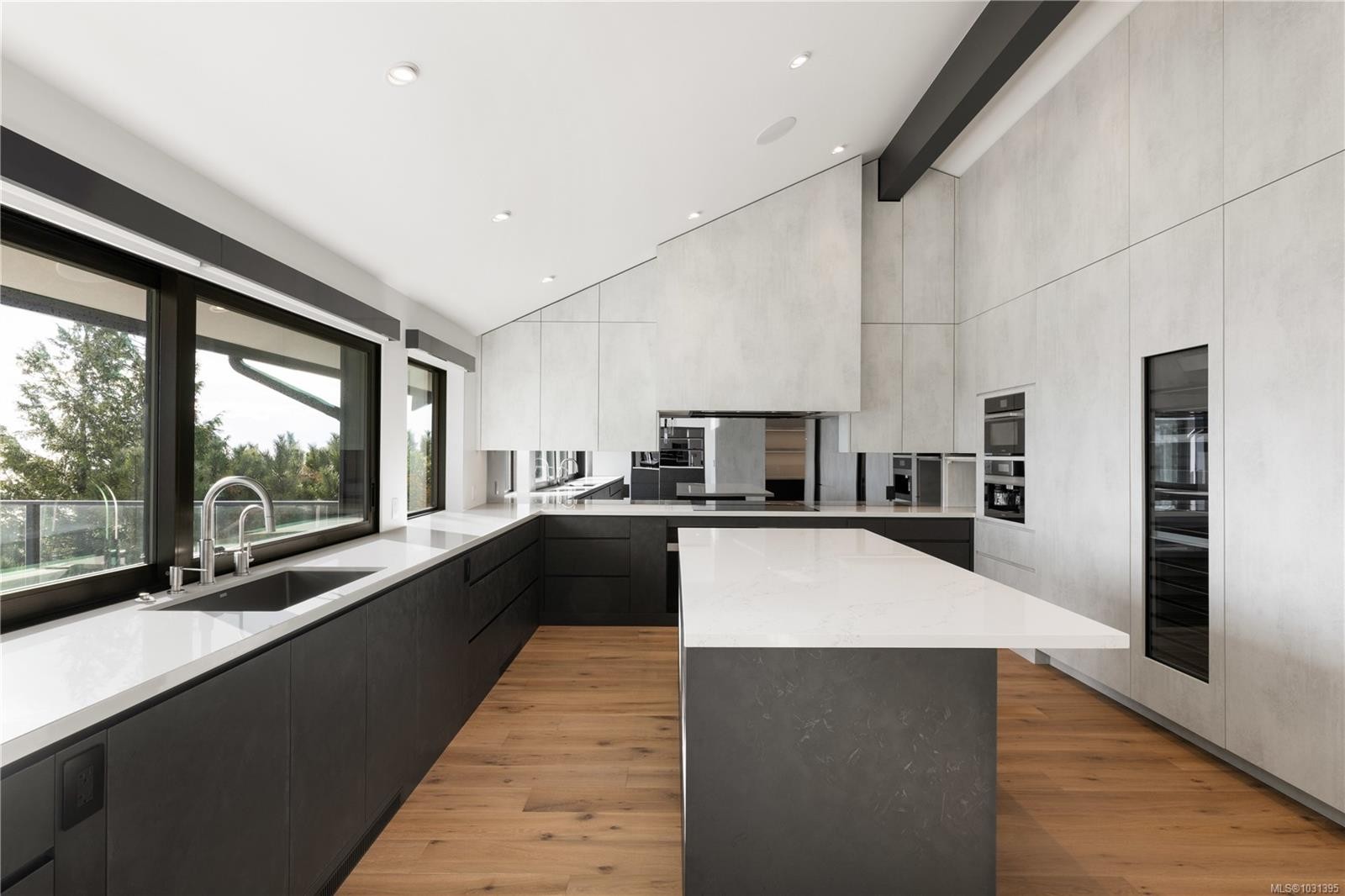 121 Denison Rd, Oak Bay, BC