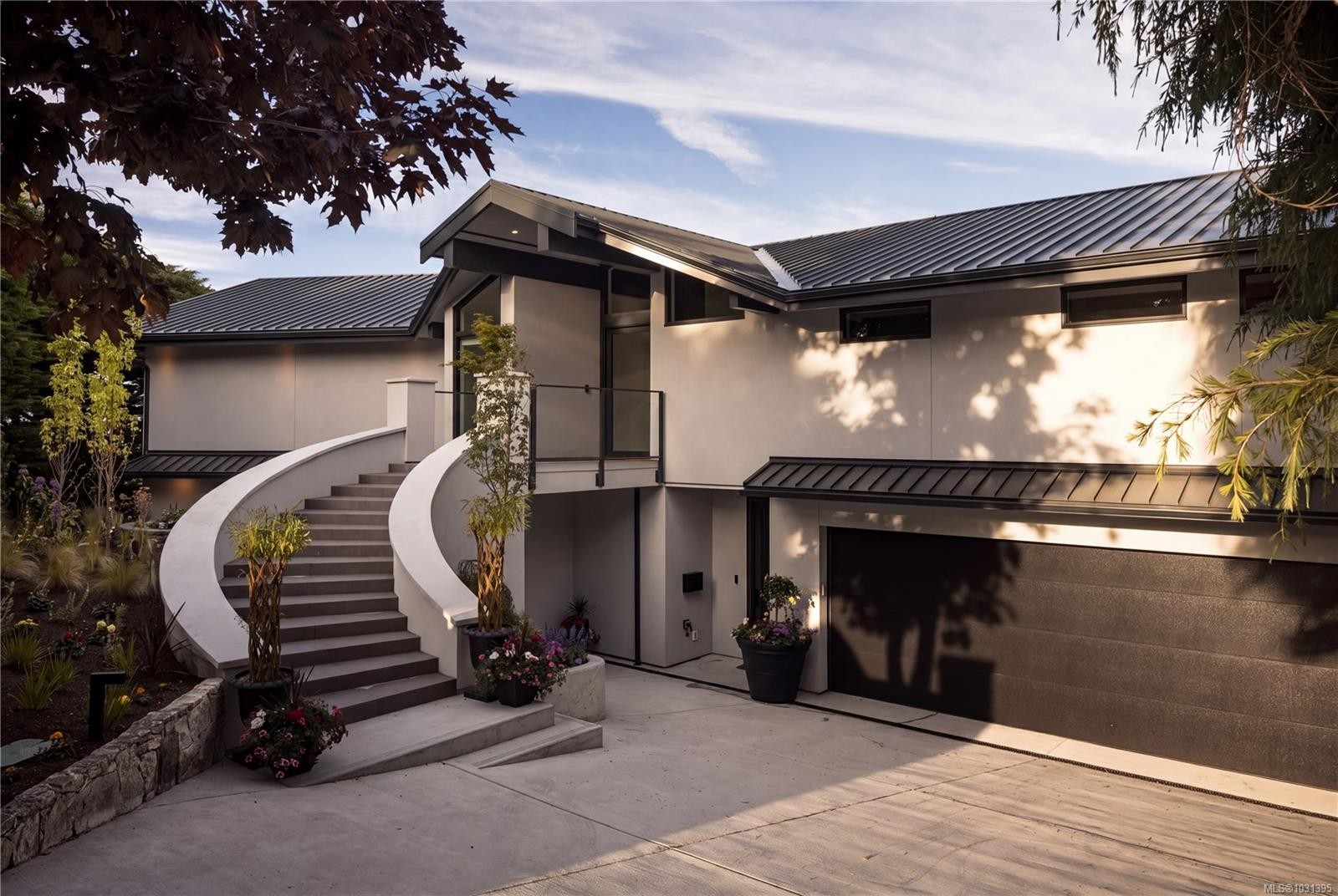 121 Denison Rd, Oak Bay, BC