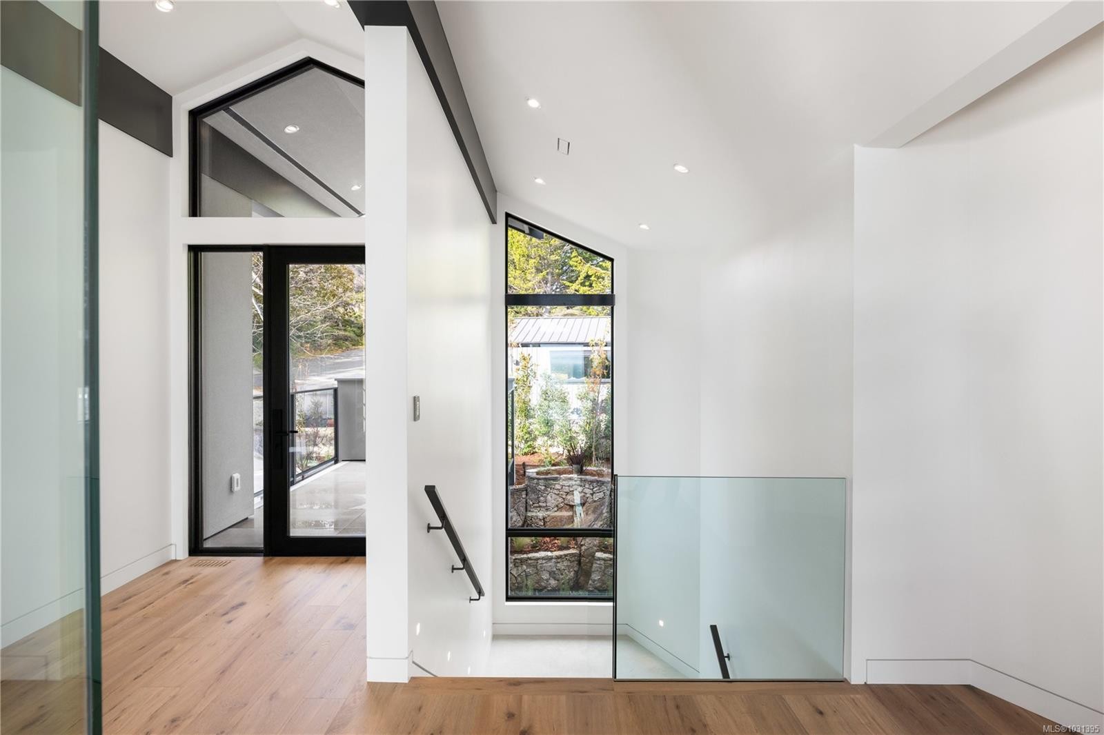 121 Denison Rd, Oak Bay, BC