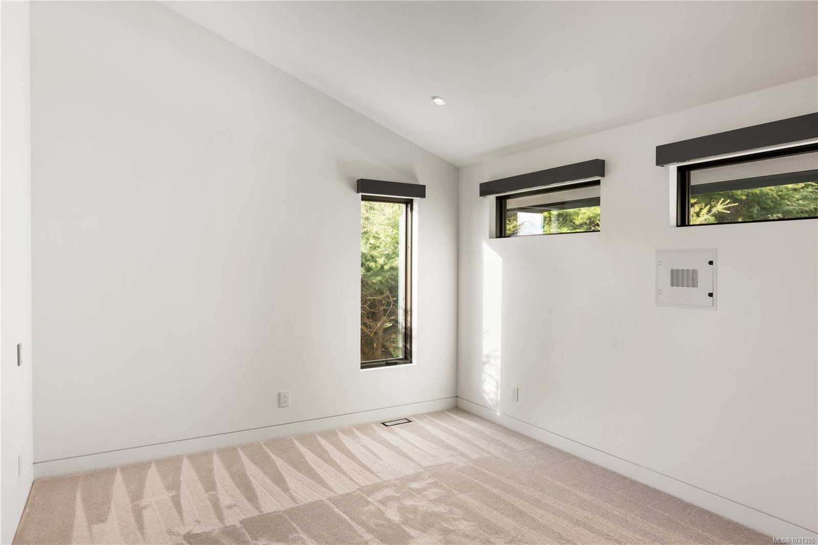 121 Denison Rd, Oak Bay, BC
