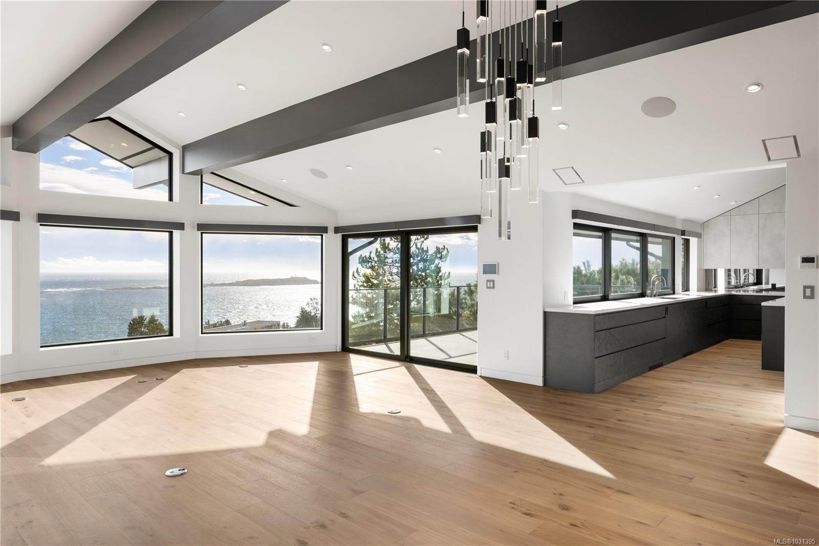 121 Denison Rd, Oak Bay, BC