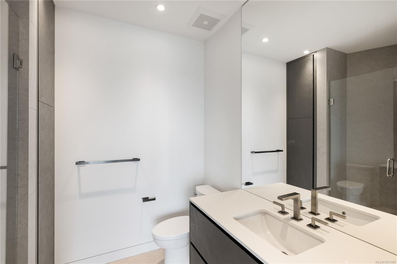 121 Denison Rd, Oak Bay, BC
