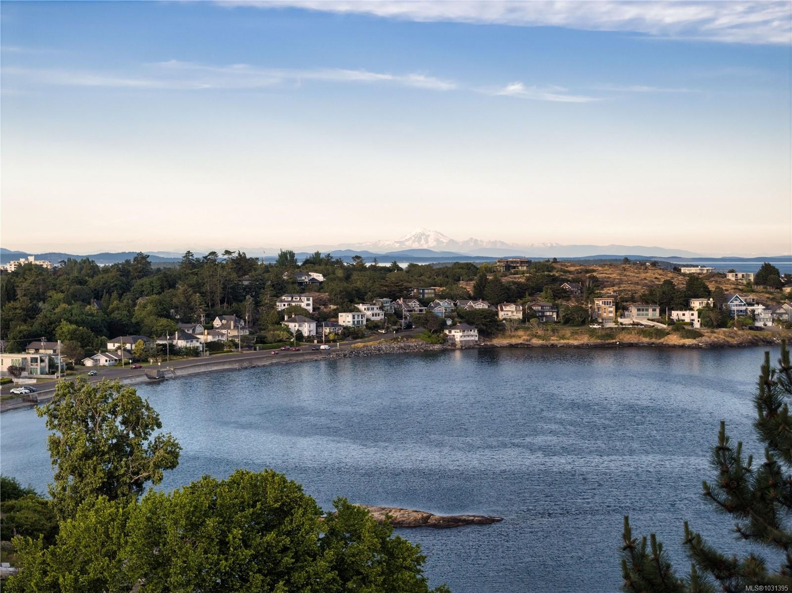 121 Denison Rd, Oak Bay, BC